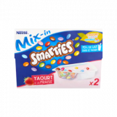 Nestle Smarties mix-in yoghurt met aardbei (voor uw eigen risico, restitutie niet mogelijk)