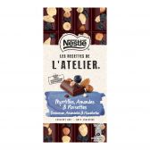 Nestle L'atelier pure chocolade met bosbessen, hazelnoten en amandelen reep