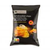 Delhaize Taste of Inspirations cheddar and onion crisps